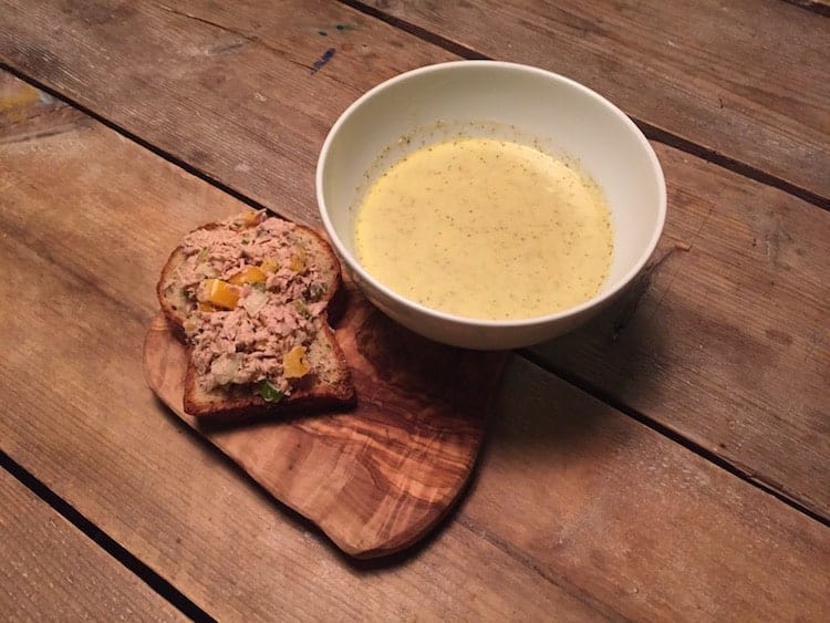 Geroosterde broccolisoep met broodje tonijnsalade