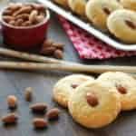 Drie heerlijke koolhydraatarme amandelkoekjes.