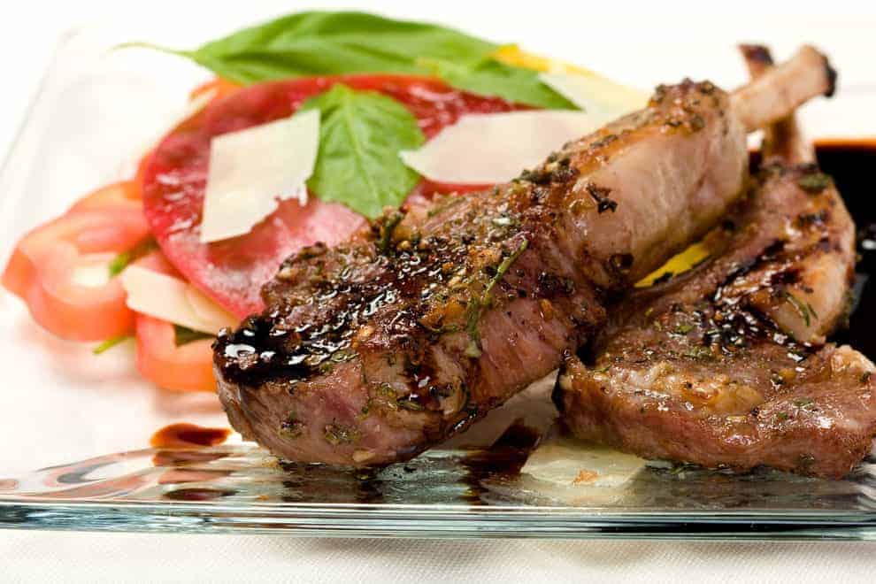 Lamskotelet met sjalot en balsamicosaus