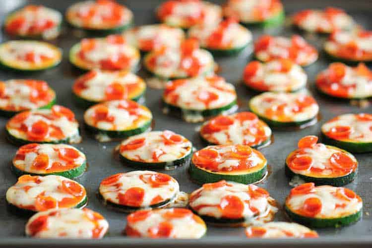 Mini courgette pizza’s