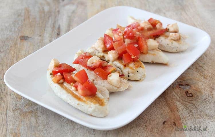 Gegrilde kip met bruschetta topping