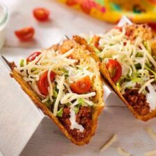 Koolhydraatarme taco's gemaakt van kaas.