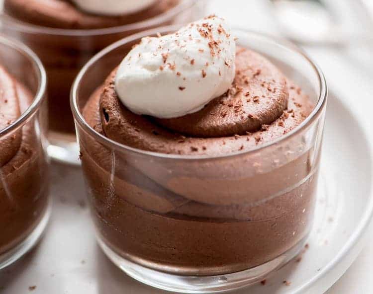 Chocolade liefhebbers opgelet! Vandaag heb ik een koolhydraatarme chocolademousse gemaakt. Deze mousse is heerlijk om te eten als toetje bij het kerstdiner! #koolhydraatarm #kerst #dessert #chocolade