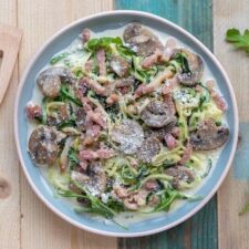 Courgette carbonara met champignons en spekjes