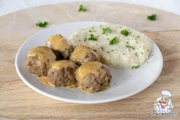 Zweedse gehaktballetjes met roomsaus en puree.