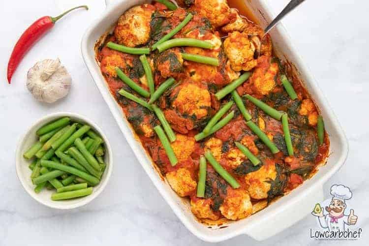 Ovenschotel met kip, groente en currysaus.