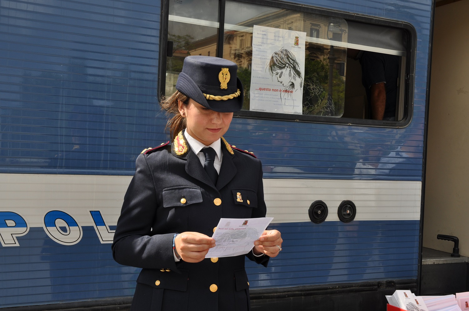 La polizia di stato ed il ministero dellistruzione, delluniversità ... Poliza da stato