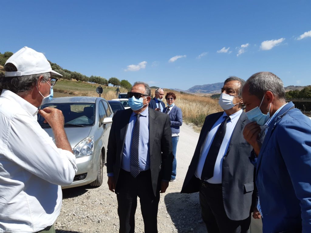 Consegnati lavori strada ex consortile che collega Resuttano con Petralia, investimenti per oltre 560 mila euro Exconsortile22consegnaa-1024x768