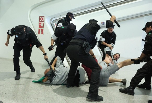 Spanish police savagely beating peace activists returning from illegal captivity after being detained and tortured by Israeli pirates.