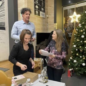 Az MGI-BPO karácsonyi díjátadója.