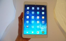 ipad mini retina hjemskærm i hånd