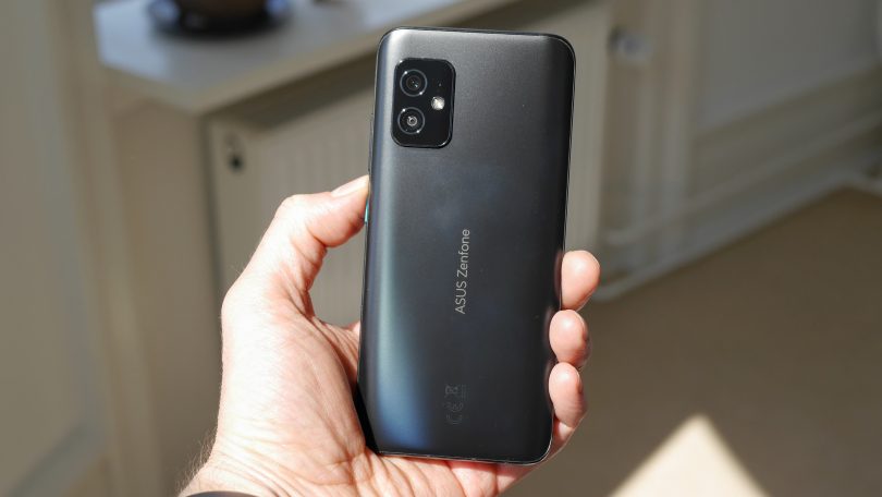 ASUS Zenfone 8