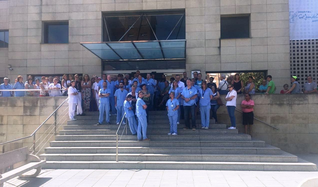 Minut de silenci a l'Hospital Sant Joan de Déu. atemptat de Barcelona 17 d'agost
