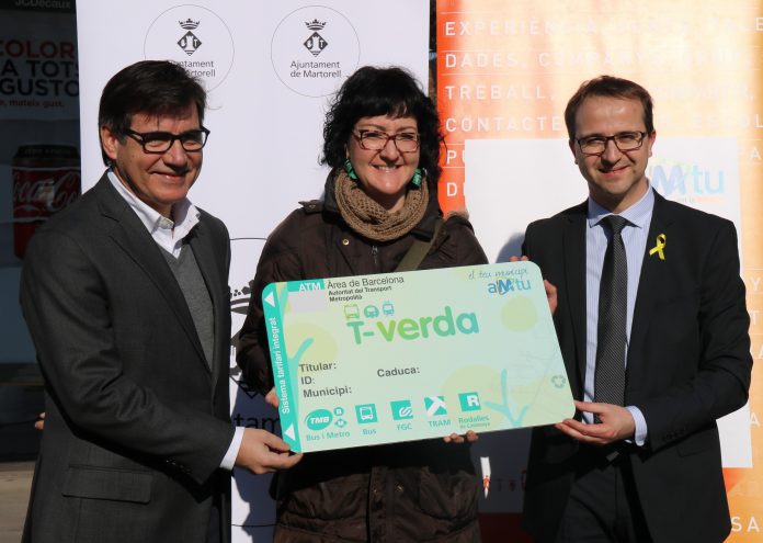 L'alcalde Xavier Fonollosa, la martorellenca Mònica López, i el director general de l’AMTU, Joan Prat L'alcalde Xavier Fonollosa, la martorellenca Mònica López, i el director general de l’AMTU, Joan Prat