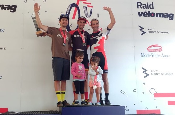 Israel Núñez, el primer per la dreta, tercer en el podi a Canadà