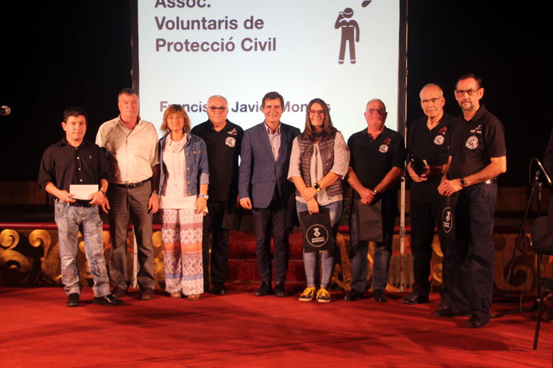 Santi Nolla, homenatjat a la 22a Trobada d'Entitats, és el segon començant per la dreta