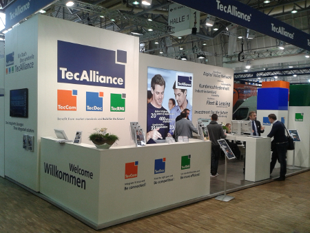 The TecAlliance exhibition stand shows the interplay among the integrated solutions from TecCom, TecDoc and TecRMI.