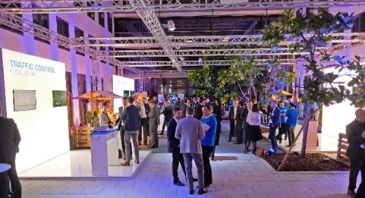 Suite à la démonstration en direct, les invités ont profité de l’atmosphère inspirante de place de marché pour discuter sans détour et s’informer au sujet de Caruso mais aussi pour échanger les uns avec les autres.
