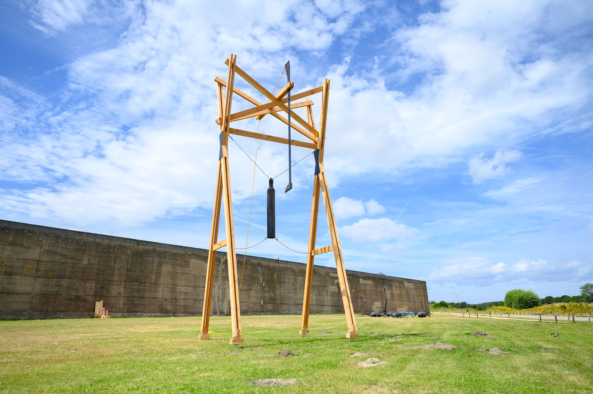 Het kunstwerk 'Klokkenluider' van Bert Villa.