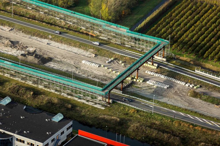 Snelle actie van Heijmans; Fietsbrug over N23 Westfrisiaweg weer open - OnsWestfriesland.nl