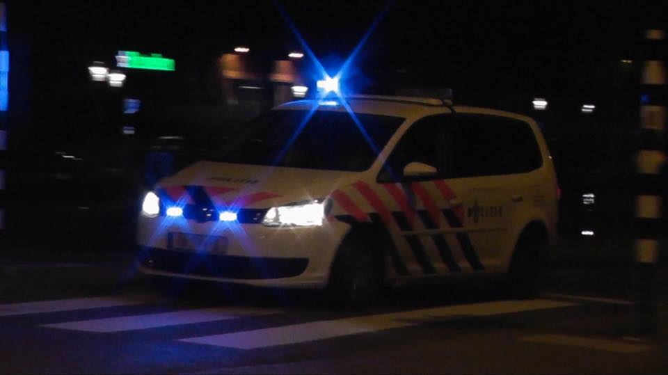 Man (25) slaat man (50) met pistool bewusteloos