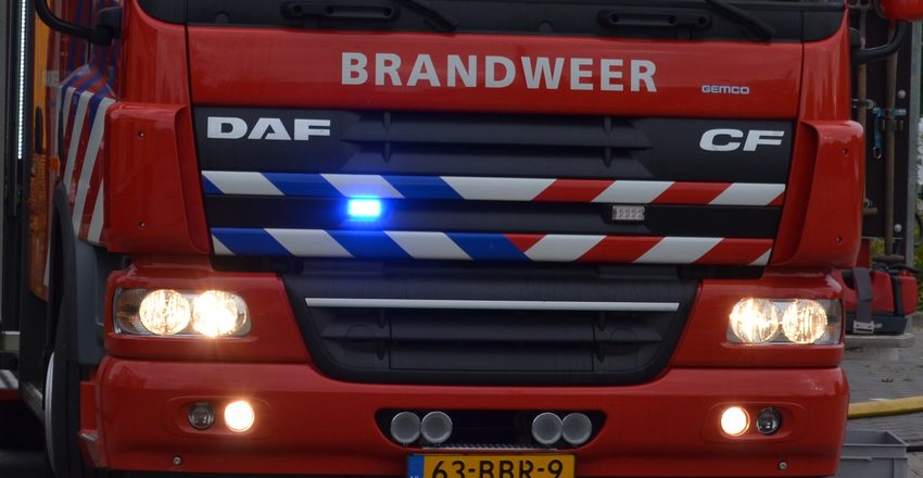 Buitenbrand bij autosloper op Gildenweg Blokker (update)