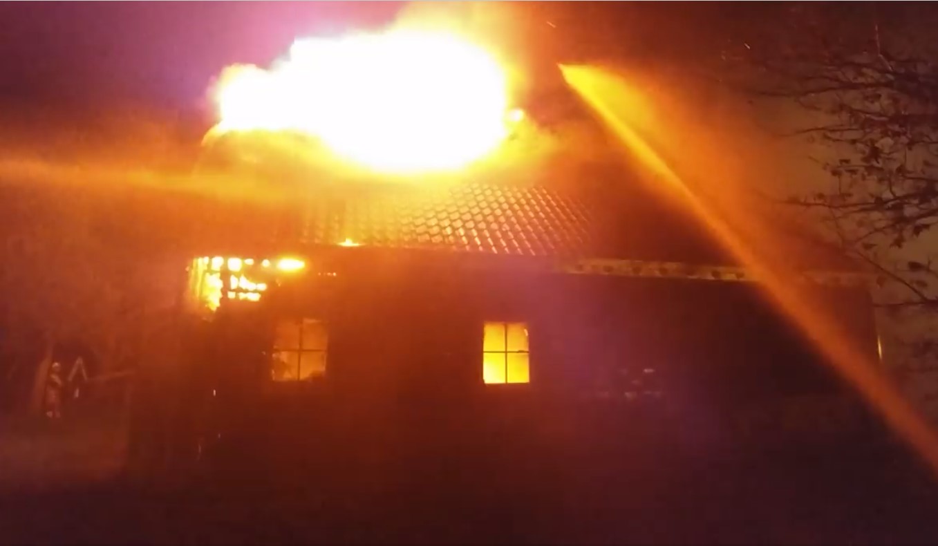 Schuur Benningbroek in vroege ochtend uren uitgebrand