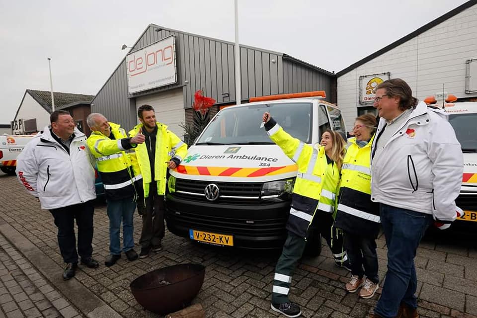 Nieuwe dierenambulance voor St. Dierenambulance West-Friesland