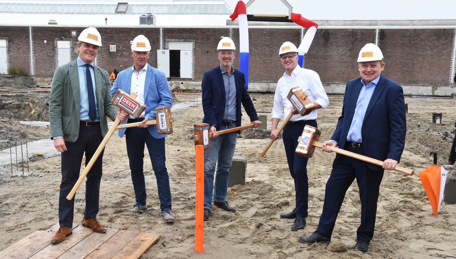 Partners Centrumplan vieren start bouw van uitbreiding Streekhof