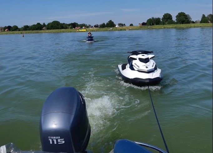 Twee bestuurders van dezelfde waterscooter krijgen stopteken - OnsWestfriesland.nl
