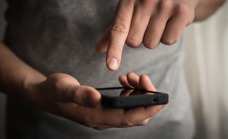 Un uso eccessivo del cellulare potrebbe scatenare il tumore al cervello? | Pazienti.it