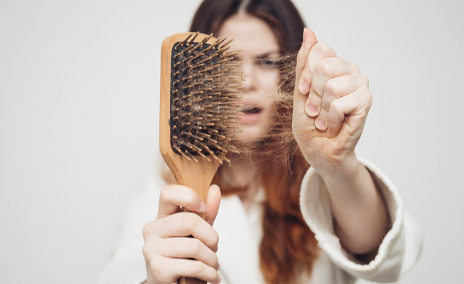 Caduta dei capelli dopo l’estate? Renderli più forti è possibile, se sai come fare | Pazienti.it