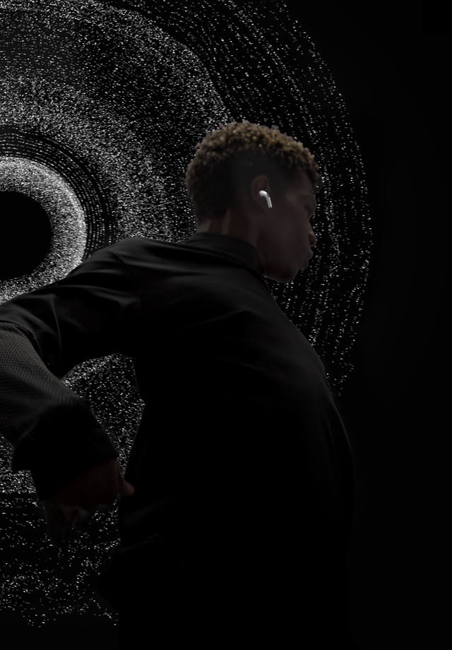 Tančící osoba s AirPody Pro v uších