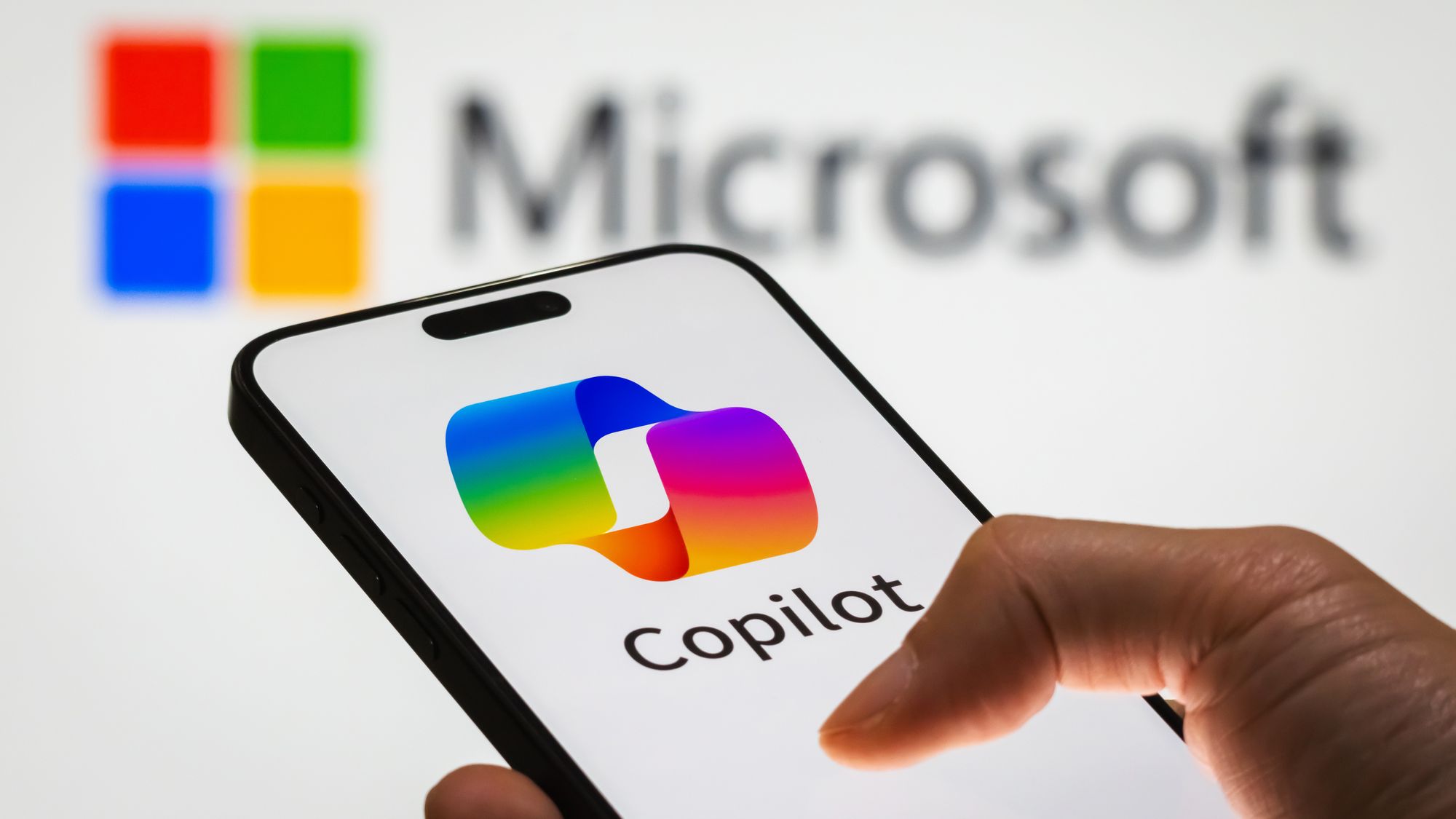 Microsoft тестує новий режим Copilot у браузері Edge — ШІ може аналізувати вкладки, історію та допомагати з бронюванням