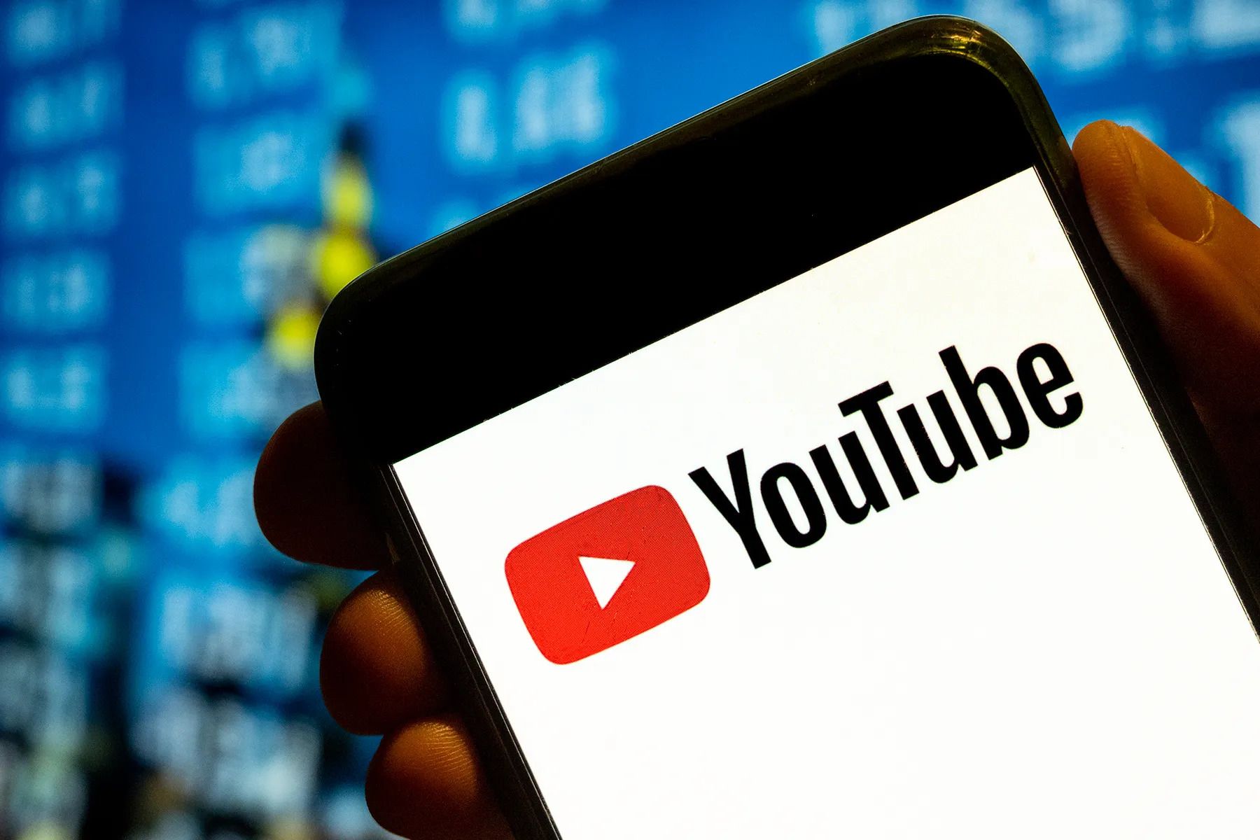 YouTube тестує позначення співавторів у відео