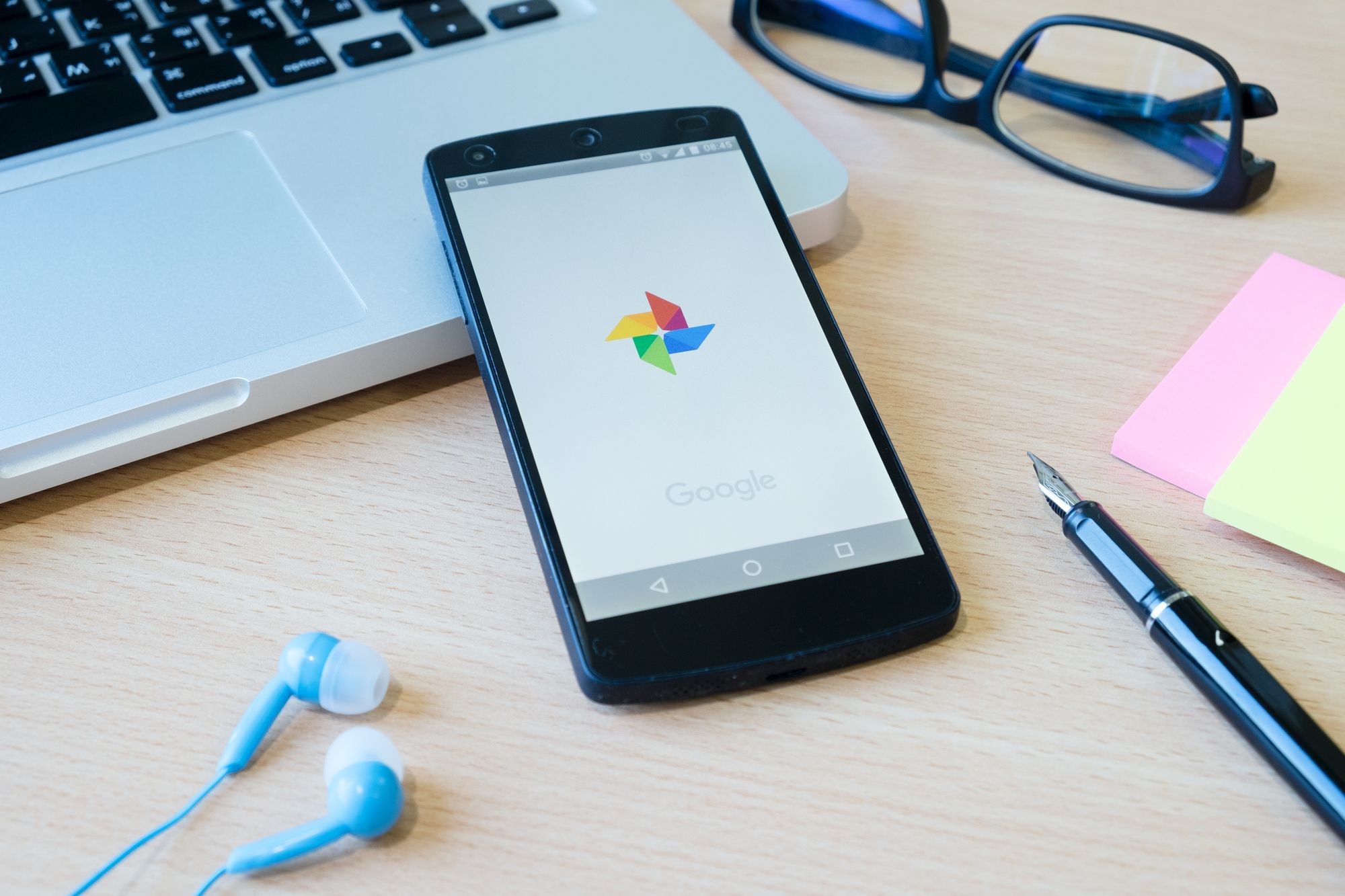 Google Photos тестує свайпи як у Tinder для швидкого видалення медіа