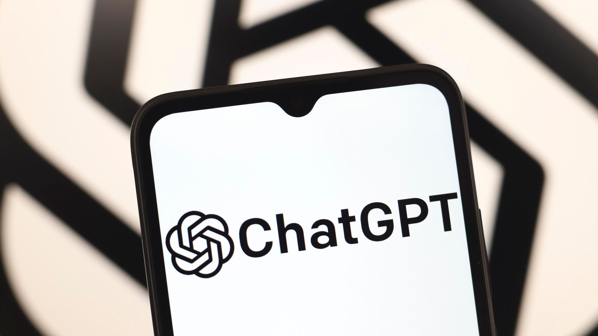 OpenAI запустила групові чати в ChatGPT для всіх користувачів