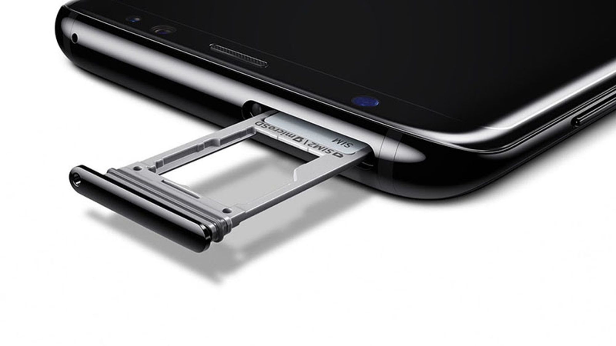 На тлі дефіциту DRAM виробники смартфонів розглядають повернення слота microSD