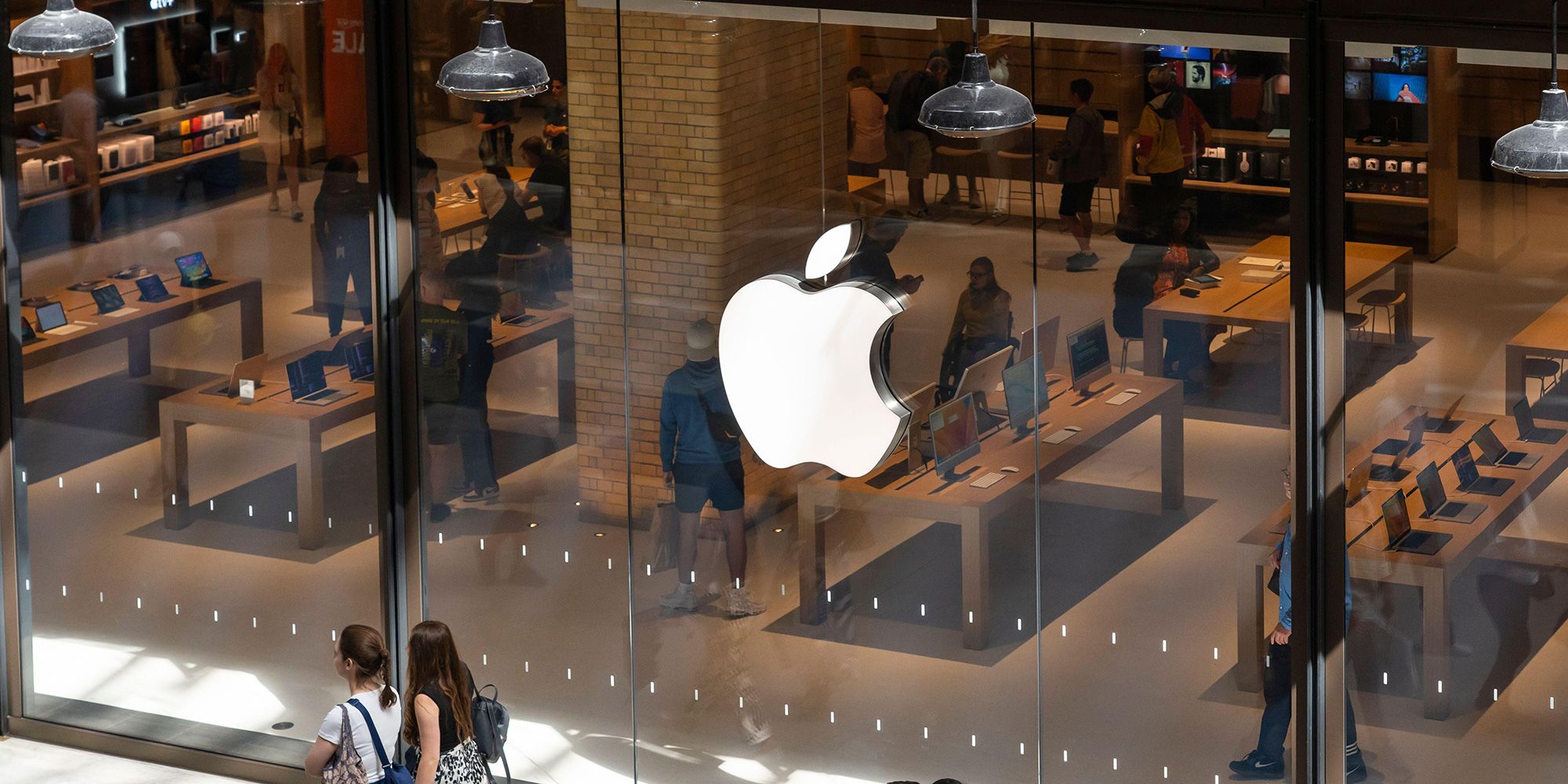 Apple переживає найбільшу реорганізацію керівництва з часів Стіва Джобса