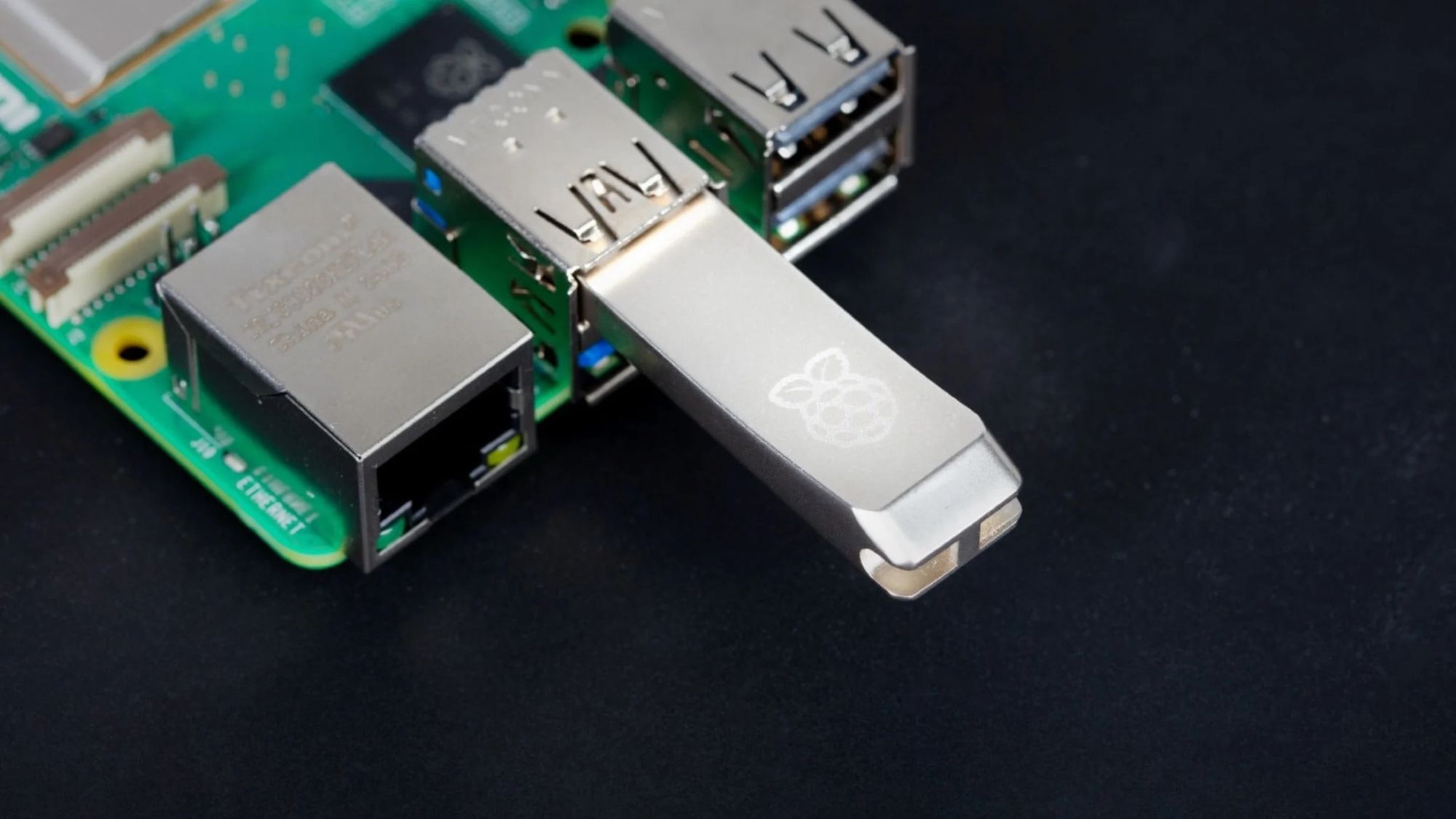 Raspberry Pi представила власний USB 3.0 Flash Drive на 128 і 256 GB