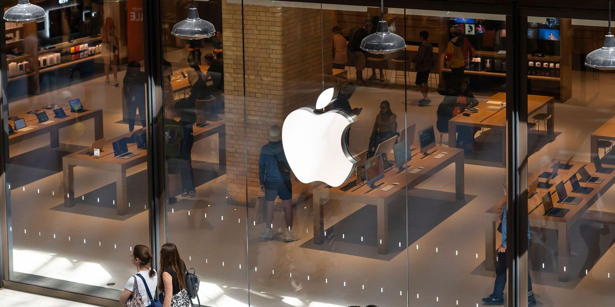 Apple працює над компактним ШІ-пристроєм із камерами та мікрофонами — ЗМІ