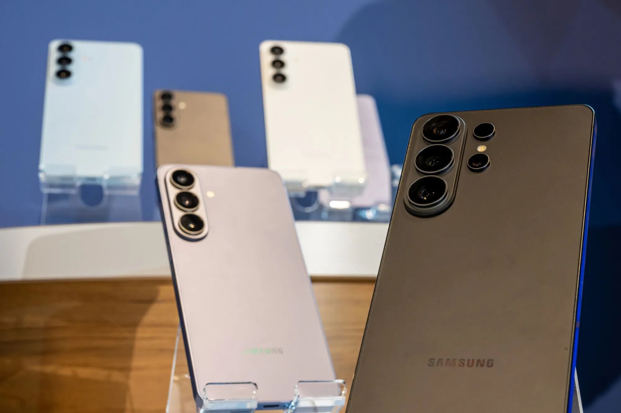 Samsung презентувала Galaxy S26 Ultra з Privacy Display, легшим корпусом і розширеним AI