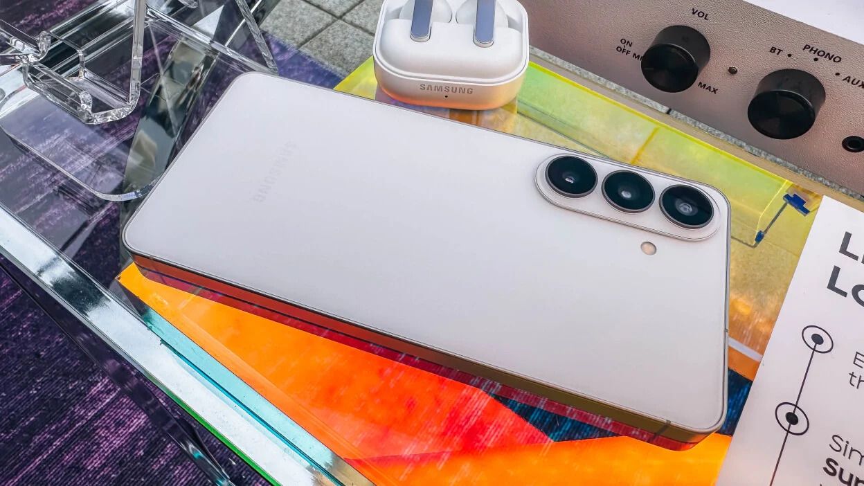 Samsung додає маркування ШІ-контенту в Galaxy S26