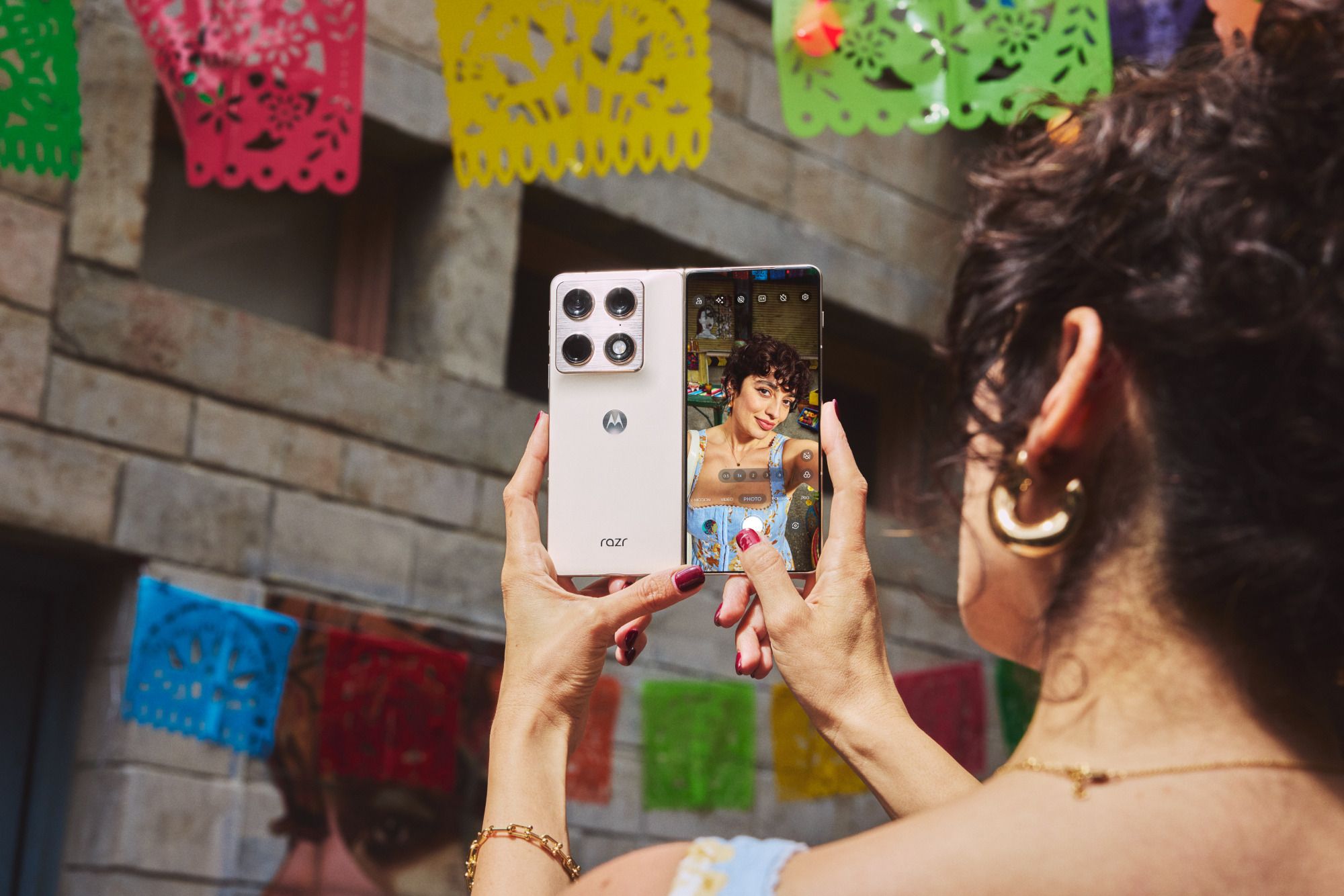 Motorola розкрила характеристики та ціну складаного Razr Fold перед стартом продажів