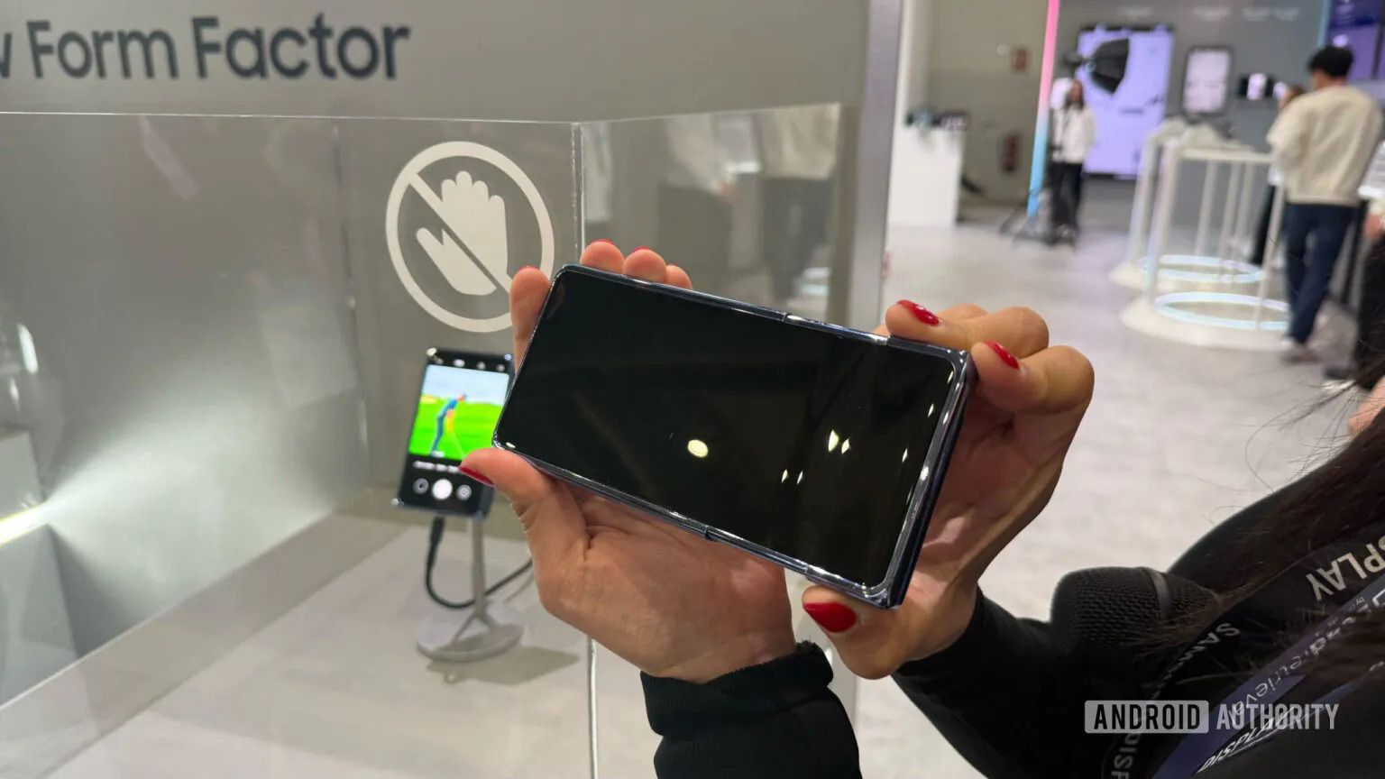 Samsung продемонструвала прототип смартфона з розсувним дисплеєм