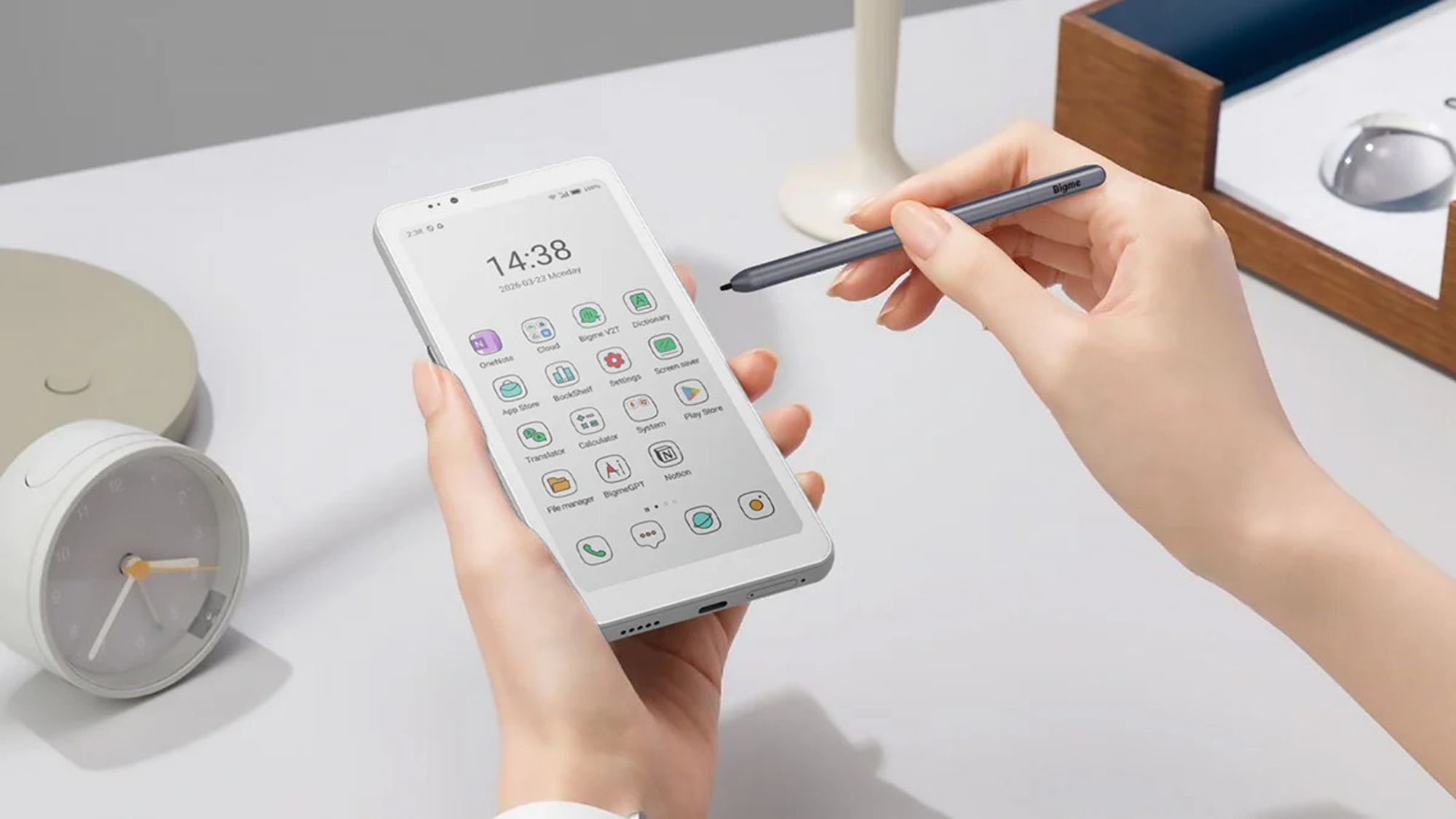 Bigme представила HiBreak Dual — гібридний смартфон-рідер з екранами E-Ink і LCD