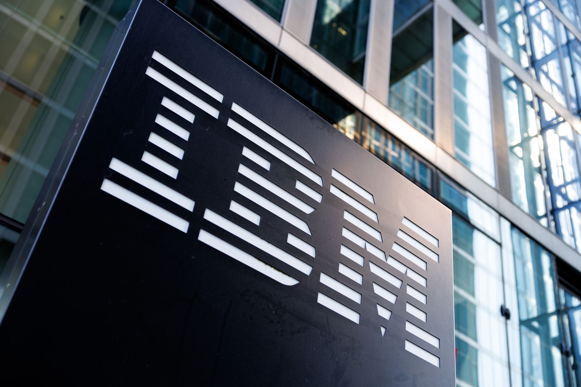 Гібридні системи нового покоління: IBM і Arm запускають спільний проєкт у сфері ШІ