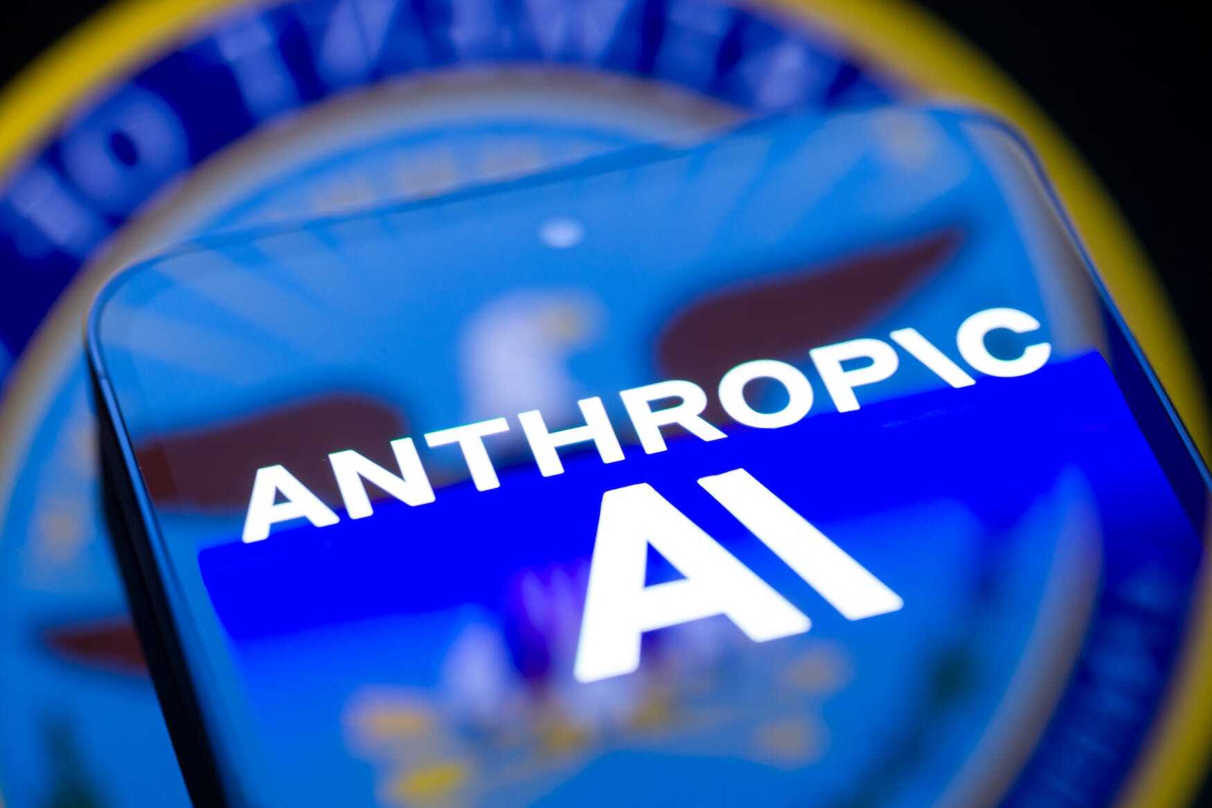 У Claude виявили емоційні вектори. Anthropic пояснила, як вони впливають на ШІ