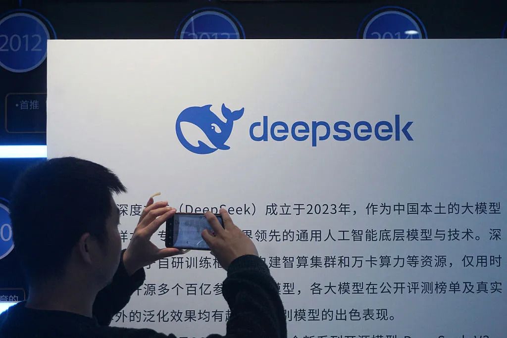 DeepSeek V4 майже наздогнала GPT-5 і Gemini: що відомо