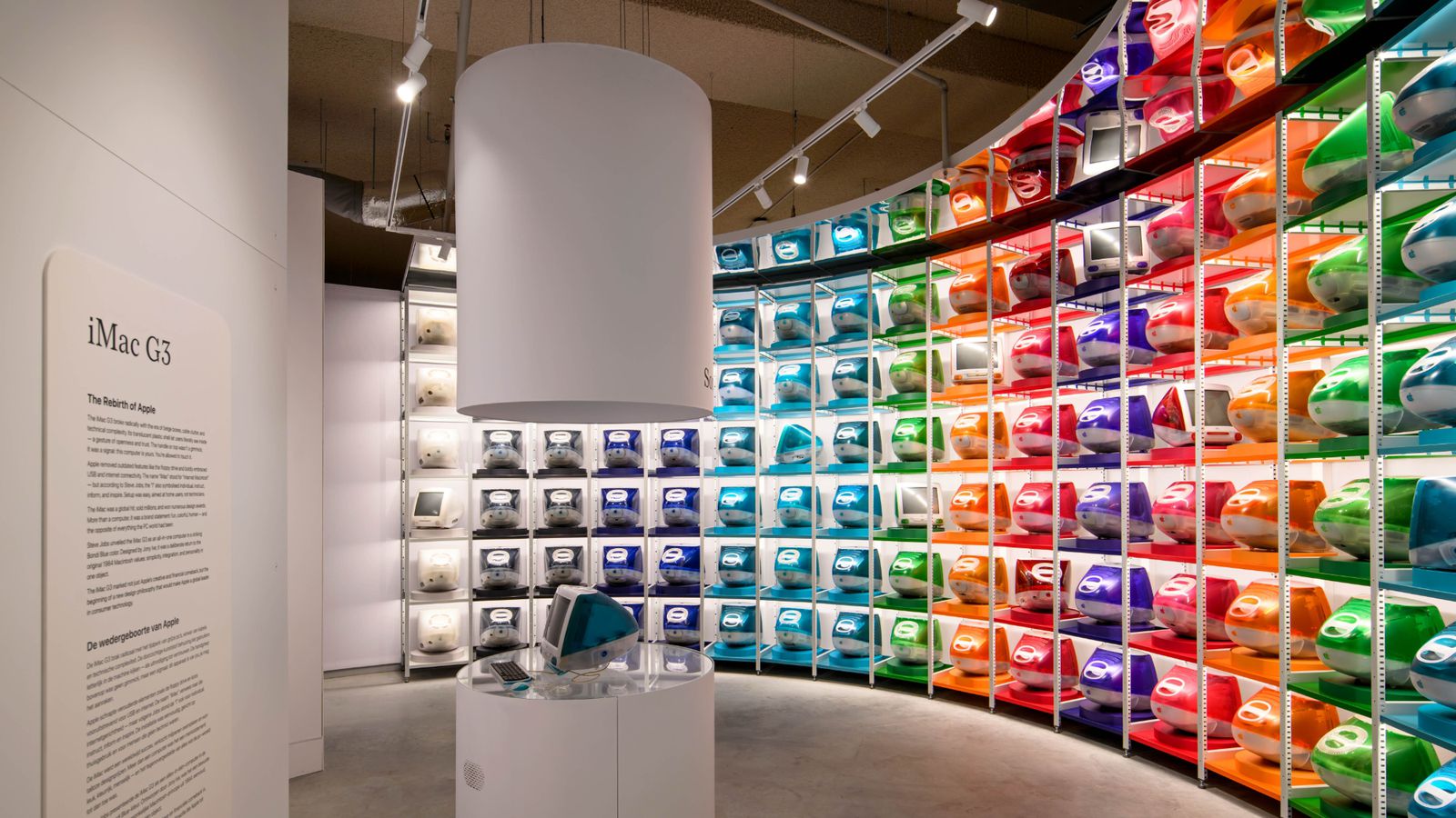 У Нідерландах відкрили найбільший у Європі музей Apple до 50-річчя компанії